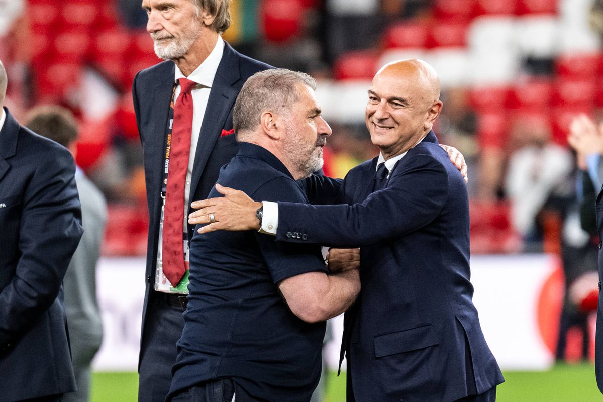Presidente do Tottenham explica saída de Postecoglou: «Não é suficiente…»