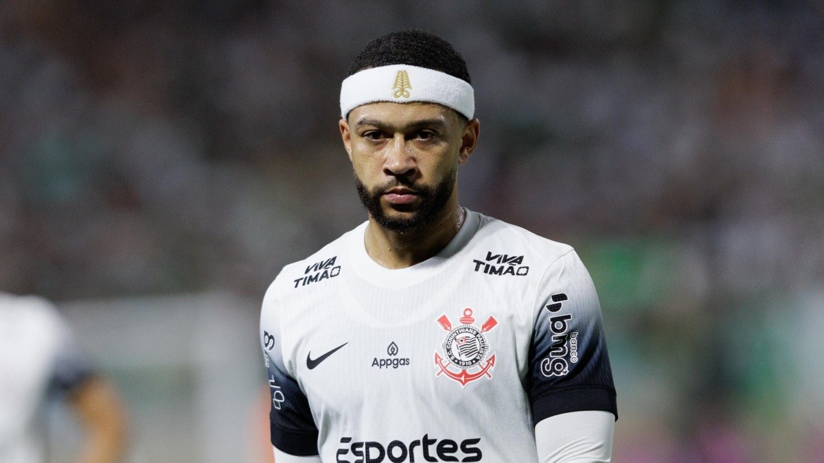 Memphis cobra o Corinthians por valores atrasados e sugere não se apresentar no clube