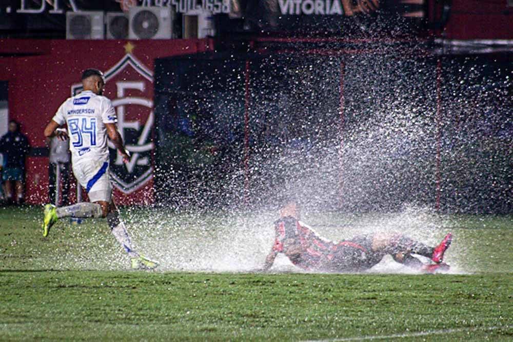 Leonardo Jardim empata e alcança Flamengo, Nuno Moreira marca, Rollheiser salva Santos 