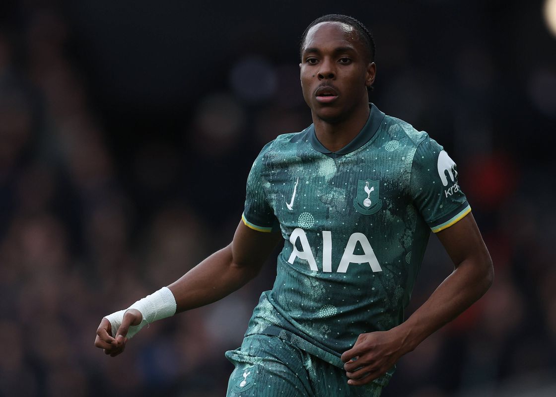 Tottenham garante avançado promissor em definitivo