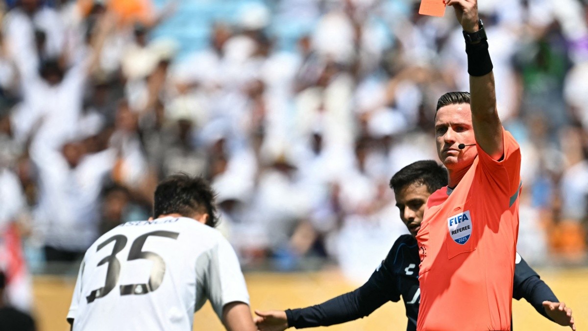 Asencio é expulso contra o Pachuca e desfalca Real Madrid na última rodada do Mundial