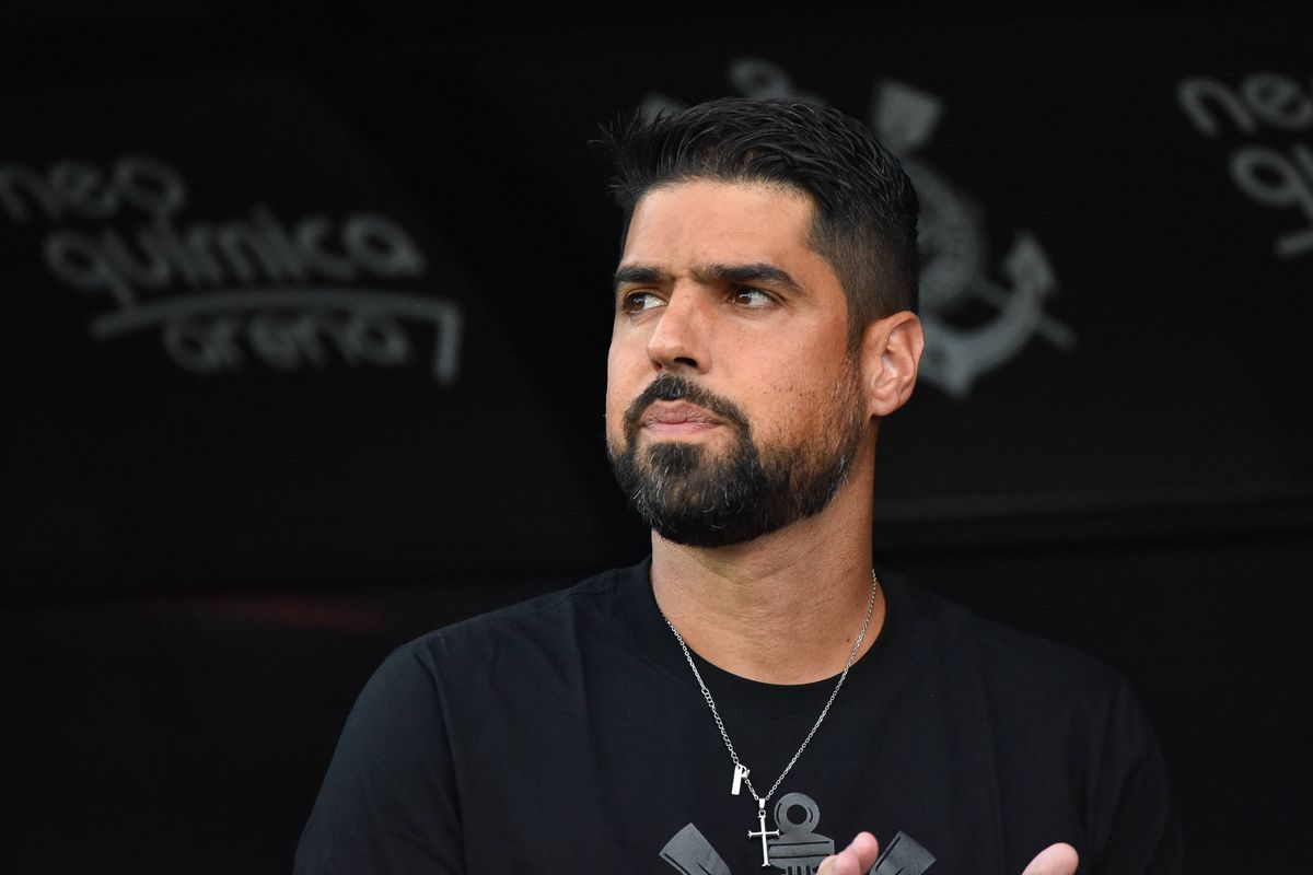 Mercado oficial: António Oliveira tem novo clube no Brasil