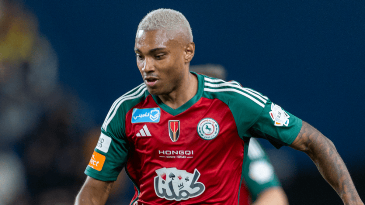 Gigante brasileiro faz sondagem pelo atacante Vitinho, ex-Botafogo, Flamengo e Inter