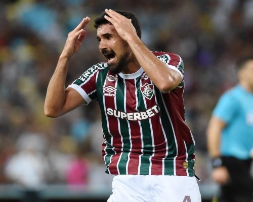 Ignácio, do Fluminense, explica invasão de morador em situação de rua em quarto; veja