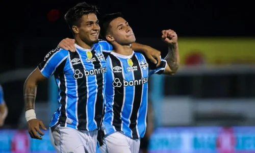 Grêmio pensa em negociar Cuéllar, Pavón e Aravena com Santos