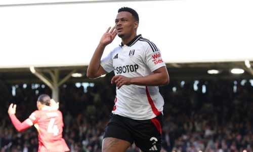 Leeds, da Inglaterra, prepara investida no atacante brasileiro Rodrigo Muniz, do Fulham