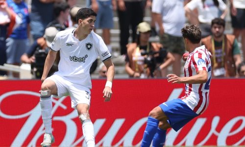 Renato Paiva não garante que Jair esteja em campo pelo Botafogo no Mundial de Clubes