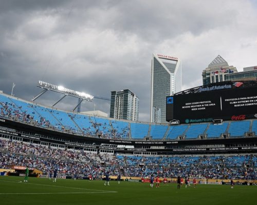 Chelsea x Benfica é paralisado a cinco minutos do fim por ameaça de tempestade
