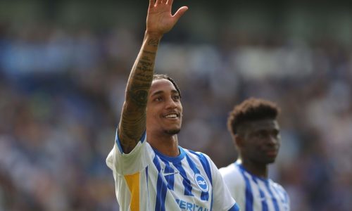 João Pedro está próximo de acertar com o Chelsea
